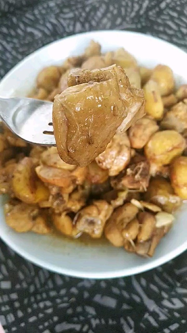 板栗紅燒雞腿的做法-家常味燒菜譜-易網健康養生網 板栗紅燒雞腿的做法-家常味燒菜譜