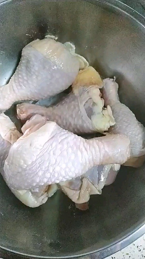 板栗紅燒雞腿的做法-家常味燒菜譜-易網<a href=http://www.jsjjzhkt.cn/ target=_blank class=infotextkey>健康養生</a>網 板栗紅燒雞腿的做法-家常味燒菜譜