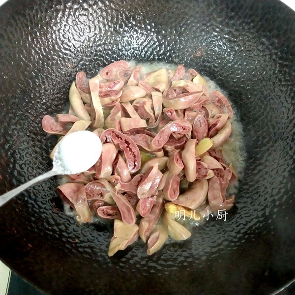 爆炒豬小腸的做法-香辣味炒菜譜