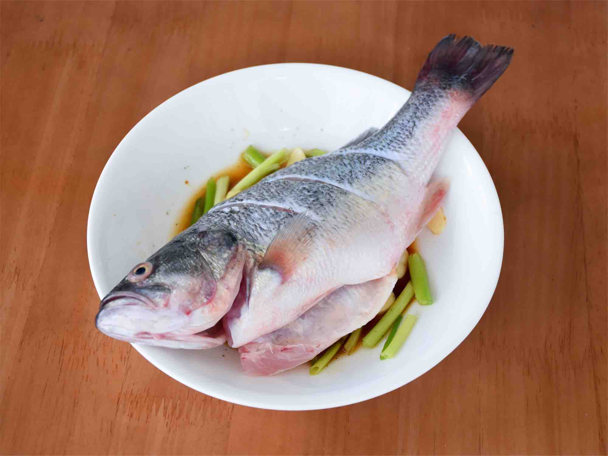 清蒸鱸魚(yú)的做法-咸鮮味煮菜譜-易網(wǎng)健康養(yǎng)生網(wǎng) 清蒸鱸魚(yú)的做法-咸鮮味煮菜譜