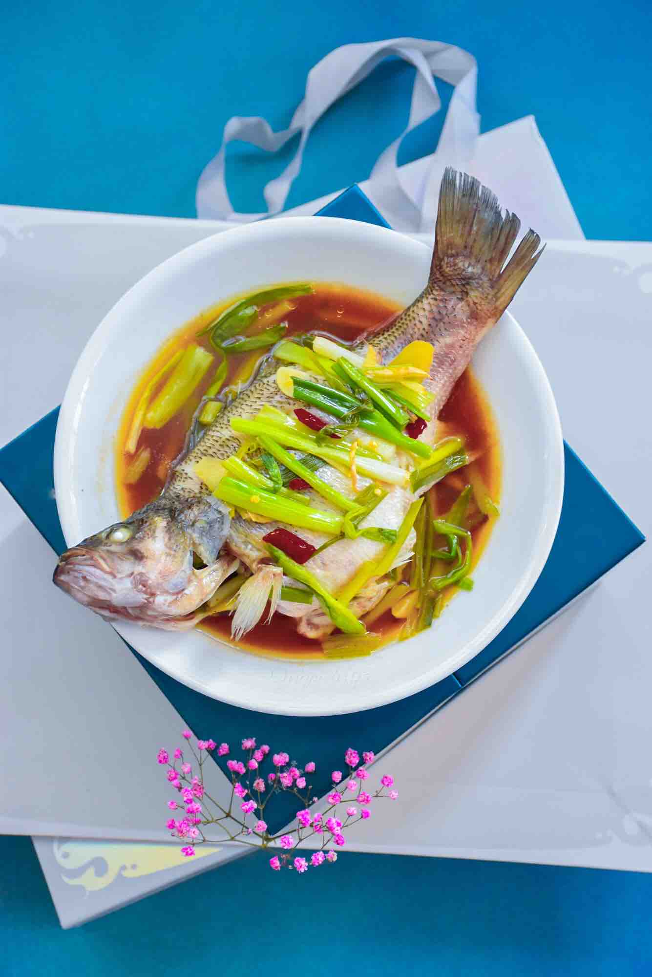 清蒸鱸魚(yú)的做法-咸鮮味煮菜譜-易網(wǎng)健康養(yǎng)生網(wǎng) 清蒸鱸魚(yú)的做法-咸鮮味煮菜譜