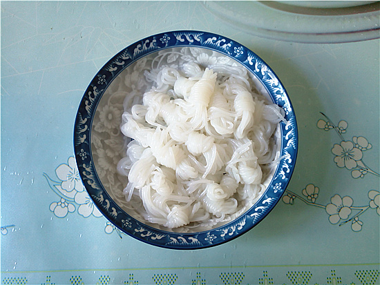 涼拌魔芋結的做法-酸辣味拌菜譜