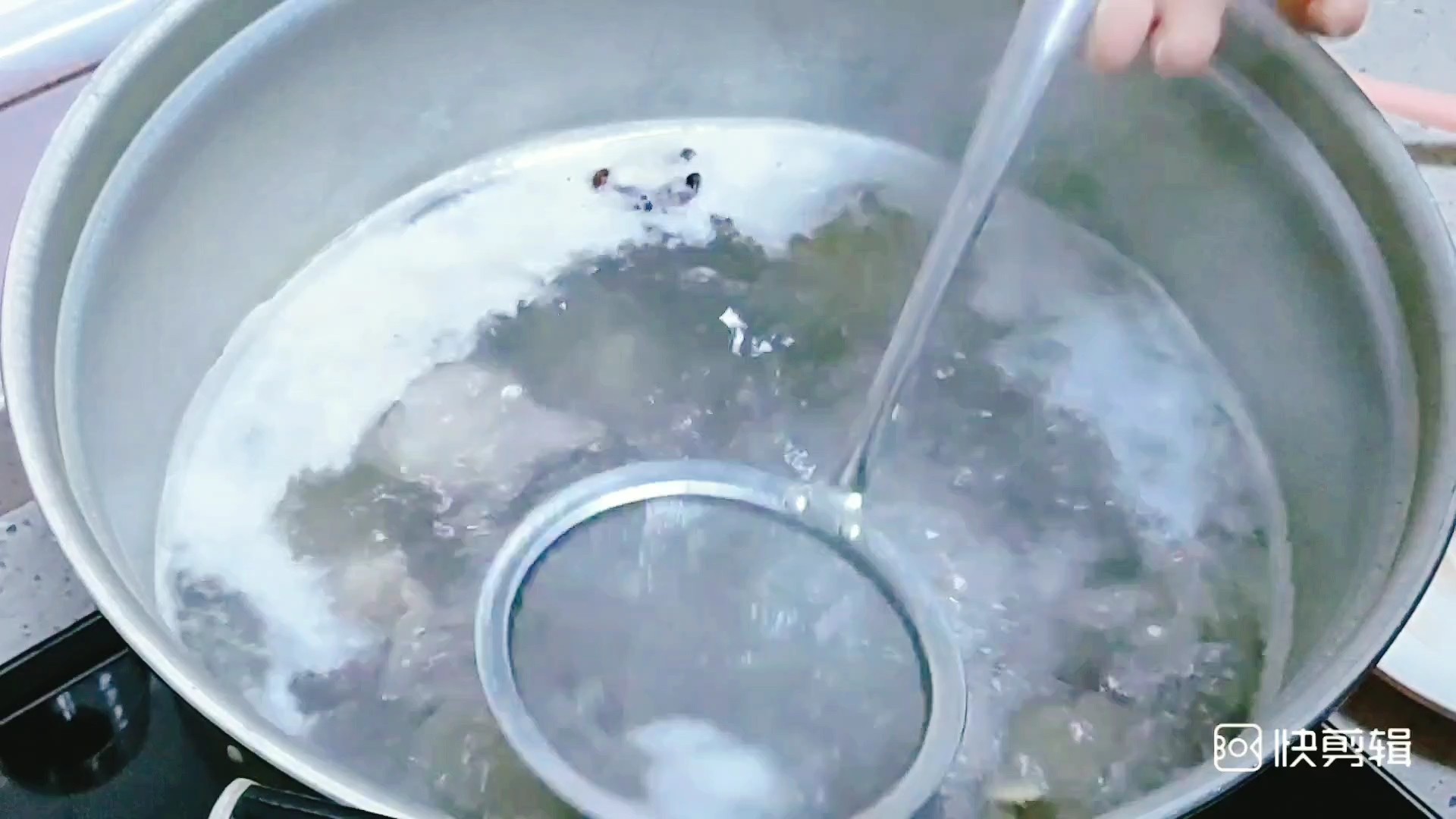 簡單版羊湯的做法-咸鮮味煮菜譜-易網健康養生網 簡單版羊湯的做法-咸鮮味煮菜譜