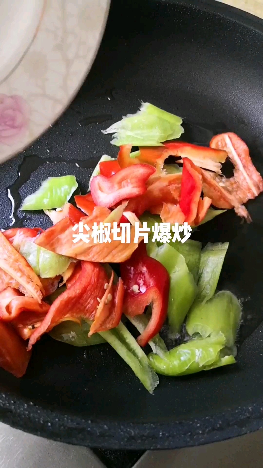 尖椒豆腐干的做法-家常味炒菜譜-易網<a href=http://www.jsjjzhkt.cn/ target=_blank class=infotextkey>健康養生</a>網 尖椒豆腐干的做法-家常味炒菜譜