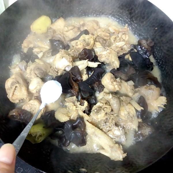 雞肉炒木耳的做法-家常味炒菜譜-易網健康養生網 雞肉炒木耳的做法-家常味炒菜譜