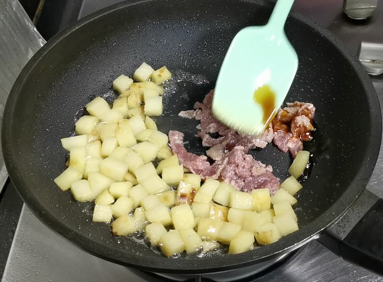 土豆炒牛肉的做法-家常味炒菜譜-易網(wǎng)健康養(yǎng)生網(wǎng) 土豆炒牛肉的做法-家常味炒菜譜