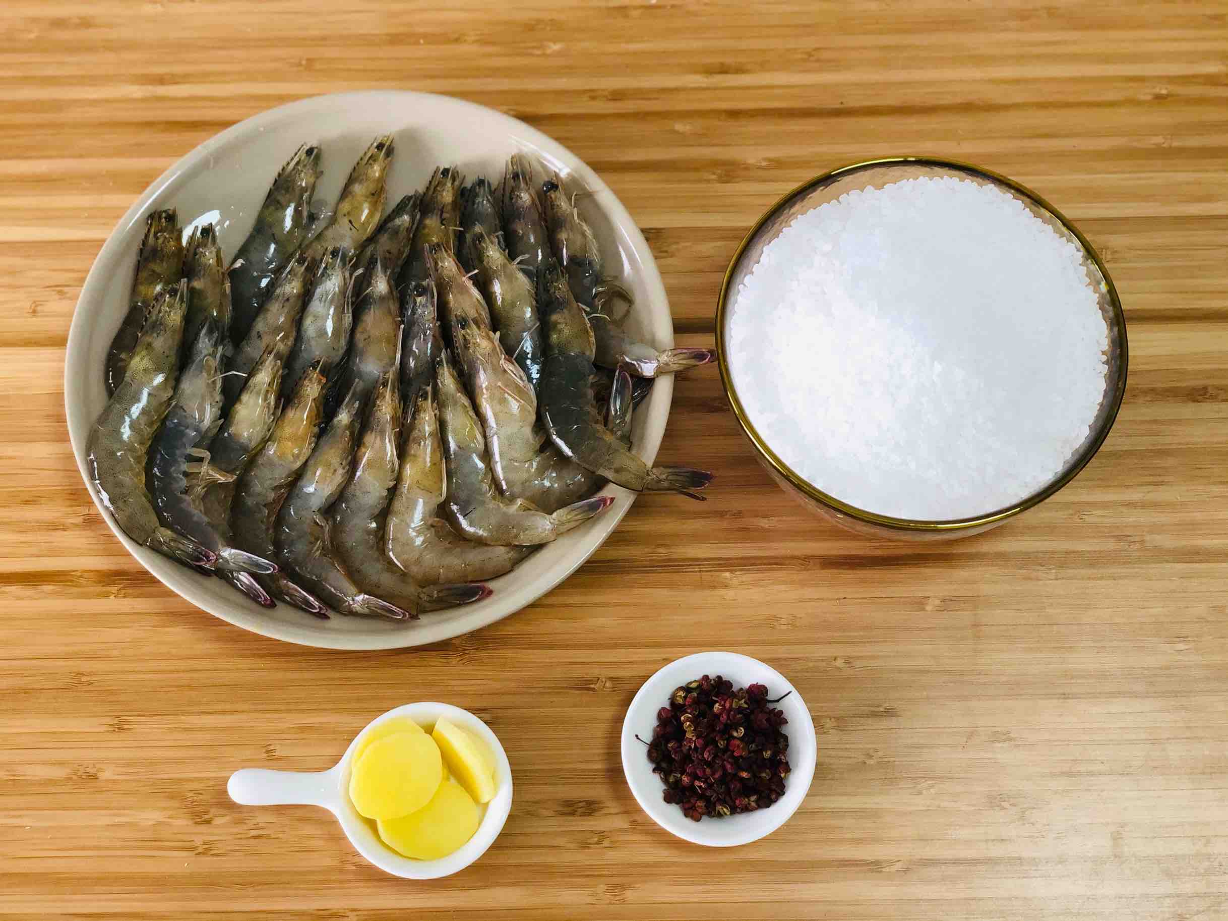 鹽焗大蝦的做法-咸鮮味焗菜譜-易網<a href=http://www.jsjjzhkt.cn/ target=_blank class=infotextkey>健康養生</a>網 鹽焗大蝦的做法-咸鮮味焗菜譜