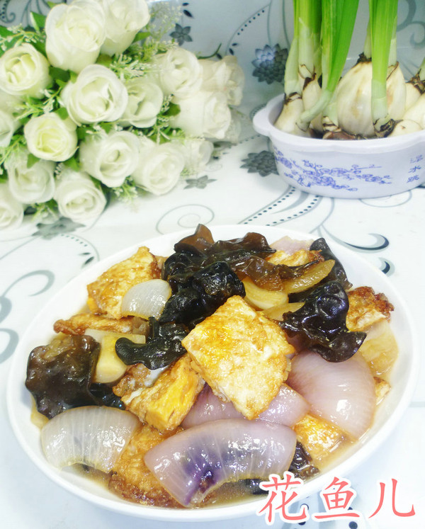 黑木耳洋蔥炒荷葉蛋的做法-家常味炒菜譜