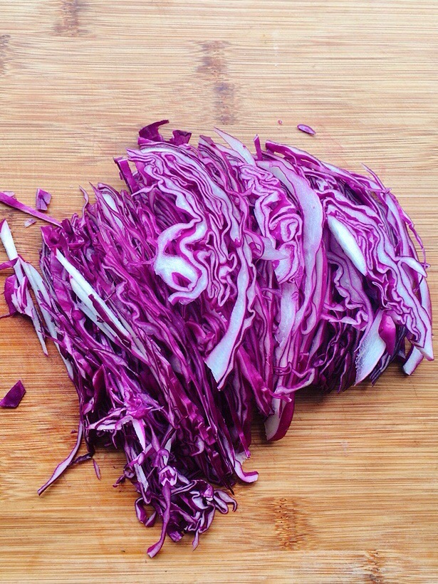 紫甘藍拌粉絲的做法-家常味拌菜譜-易網<a href=http://www.jsjjzhkt.cn/ target=_blank class=infotextkey>健康養(yǎng)生</a>網 紫甘藍拌粉絲的做法-家常味拌菜譜