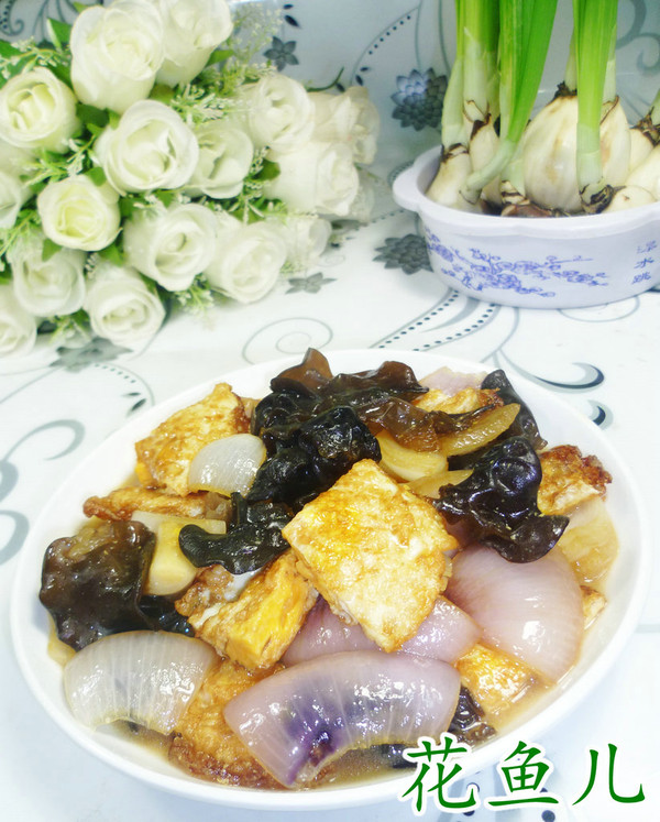 黑木耳洋蔥炒荷葉蛋的做法-家常味炒菜譜-易網健康養(yǎng)生網 黑木耳洋蔥炒荷葉蛋的做法-家常味炒菜譜