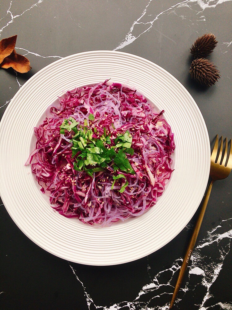 紫甘藍拌粉絲的做法-家常味拌菜譜-易網健康養(yǎng)生網 紫甘藍拌粉絲的做法-家常味拌菜譜