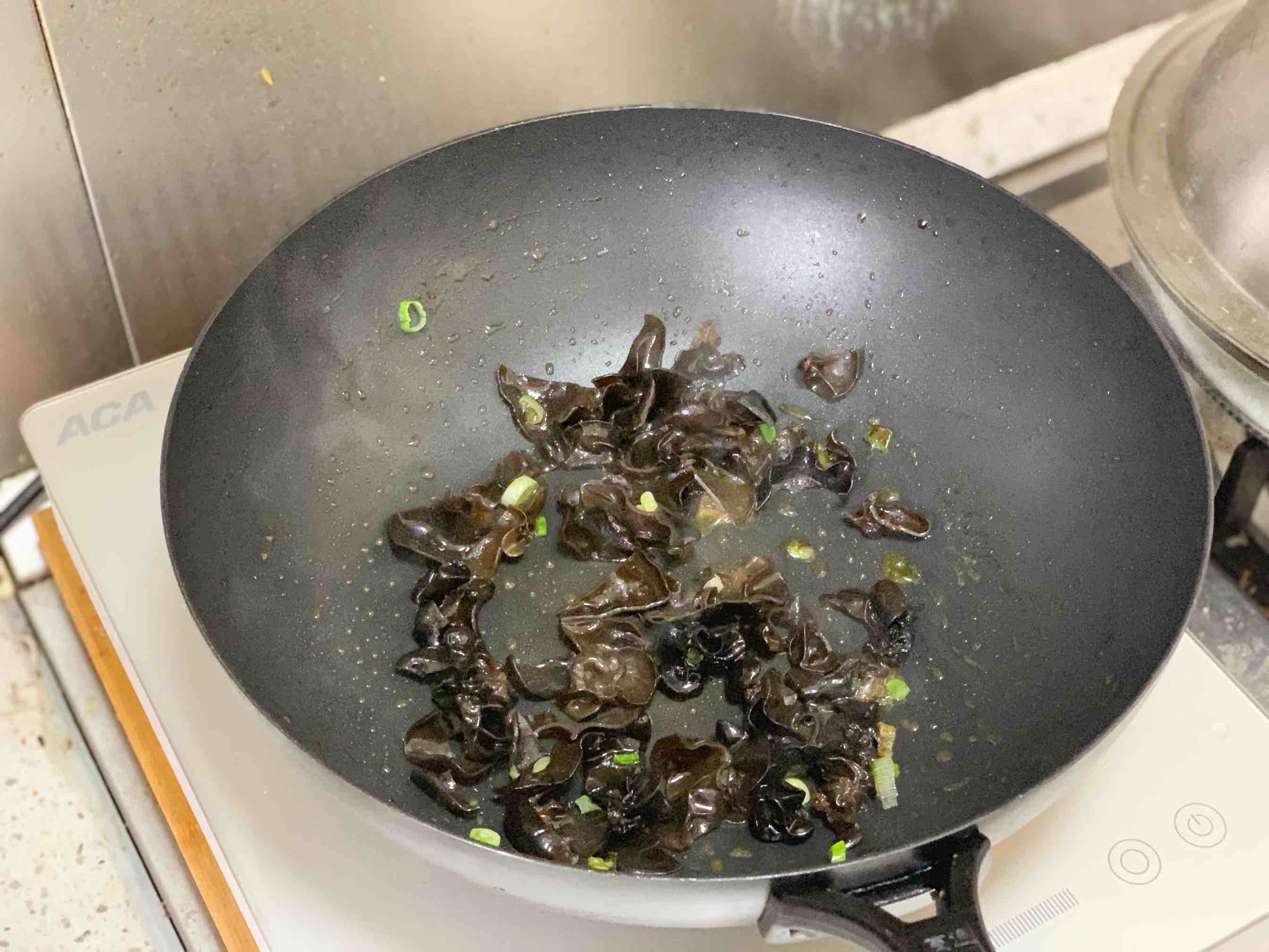 木耳冬瓜炒肉的做法-咸鮮味炒菜譜-易網健康養生網 木耳冬瓜炒肉的做法-咸鮮味炒菜譜