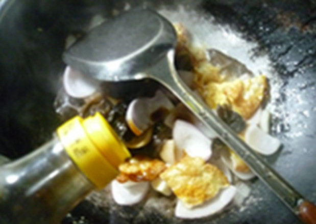 黑木耳洋蔥炒荷葉蛋的做法-家常味炒菜譜-易網健康養(yǎng)生網 黑木耳洋蔥炒荷葉蛋的做法-家常味炒菜譜