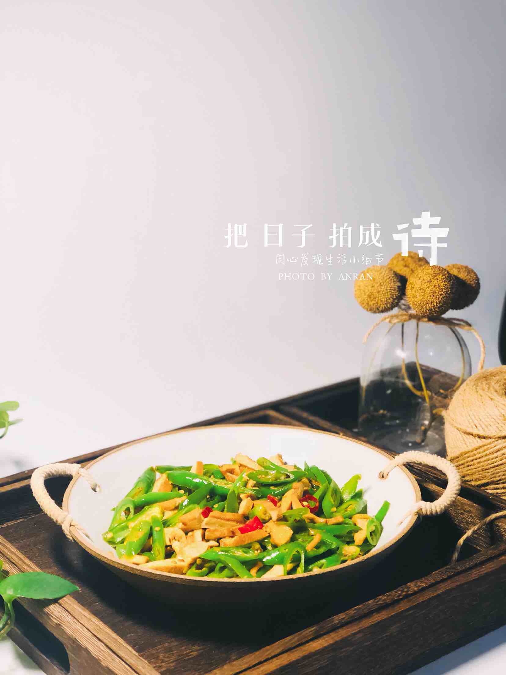 青椒炒香干的做法-家常味炒菜譜