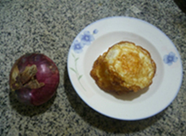 黑木耳洋蔥炒荷葉蛋的做法-家常味炒菜譜-易網<a href=http://www.jsjjzhkt.cn/ target=_blank class=infotextkey>健康養(yǎng)生</a>網 黑木耳洋蔥炒荷葉蛋的做法-家常味炒菜譜