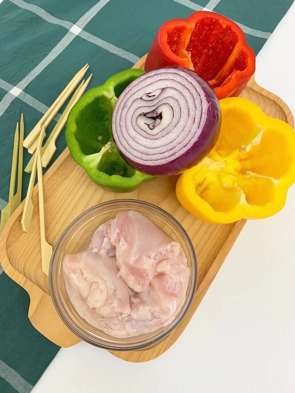 寶寶輔食 圣誕彩椒雞肉串的做法-家常味烤菜譜-易網<a href=http://www.jsjjzhkt.cn/ target=_blank class=infotextkey>健康養生</a>網 寶寶輔食 圣誕彩椒雞肉串的做法-家常味烤菜譜