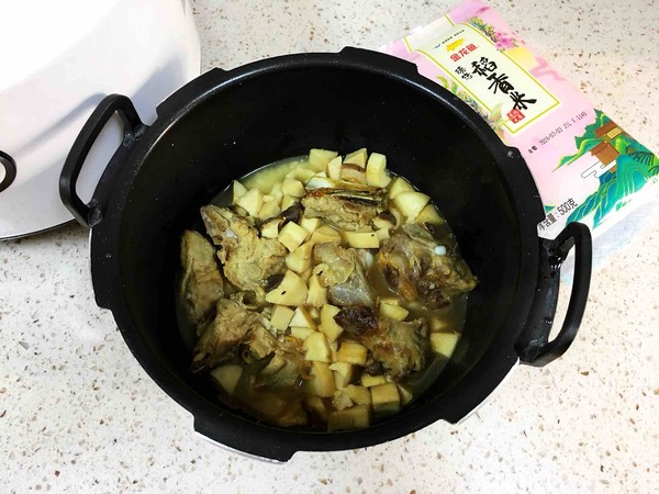 杏鮑菇排骨燜飯的做法-家常味燜菜譜-易網(wǎng)健康養(yǎng)生網(wǎng) 杏鮑菇排骨燜飯的做法-家常味燜菜譜