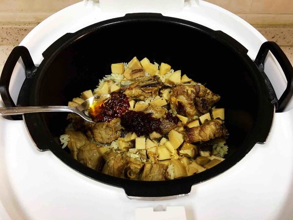 杏鮑菇排骨燜飯的做法-家常味燜菜譜-易網(wǎng)健康養(yǎng)生網(wǎng) 杏鮑菇排骨燜飯的做法-家常味燜菜譜