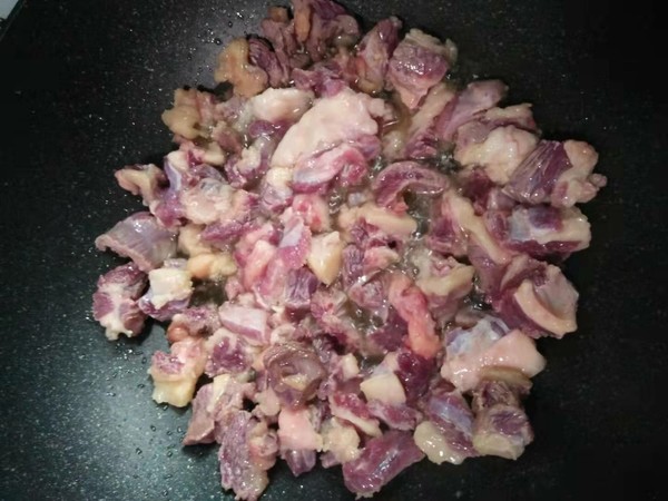 牛腩燉山藥的做法-家常味燉菜譜