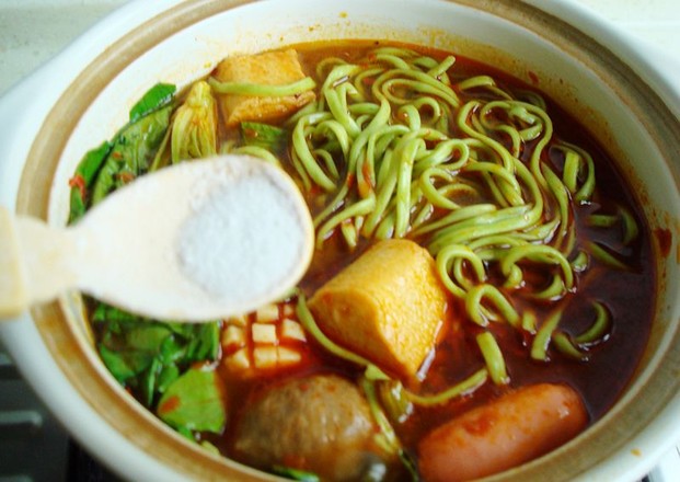 砂鍋面的做法-麻辣味煮菜譜-易網健康養生網 砂鍋面的做法-麻辣味煮菜譜