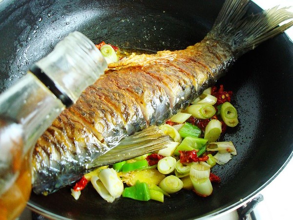 辣椒醬燒魚的做法-家常味燒菜譜-易網健康養生網 辣椒醬燒魚的做法-家常味燒菜譜