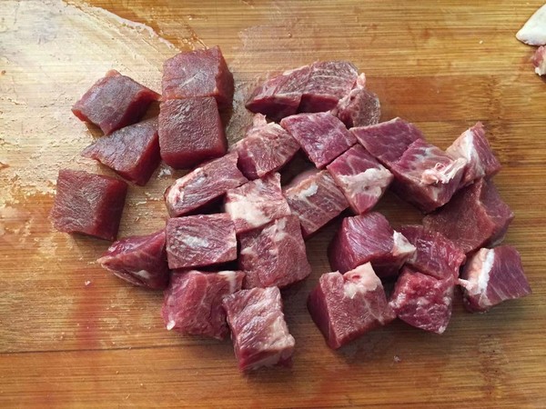 五彩牛肉粒的做法-咸鮮味炒菜譜-易網健康養生網 五彩牛肉粒的做法-咸鮮味炒菜譜