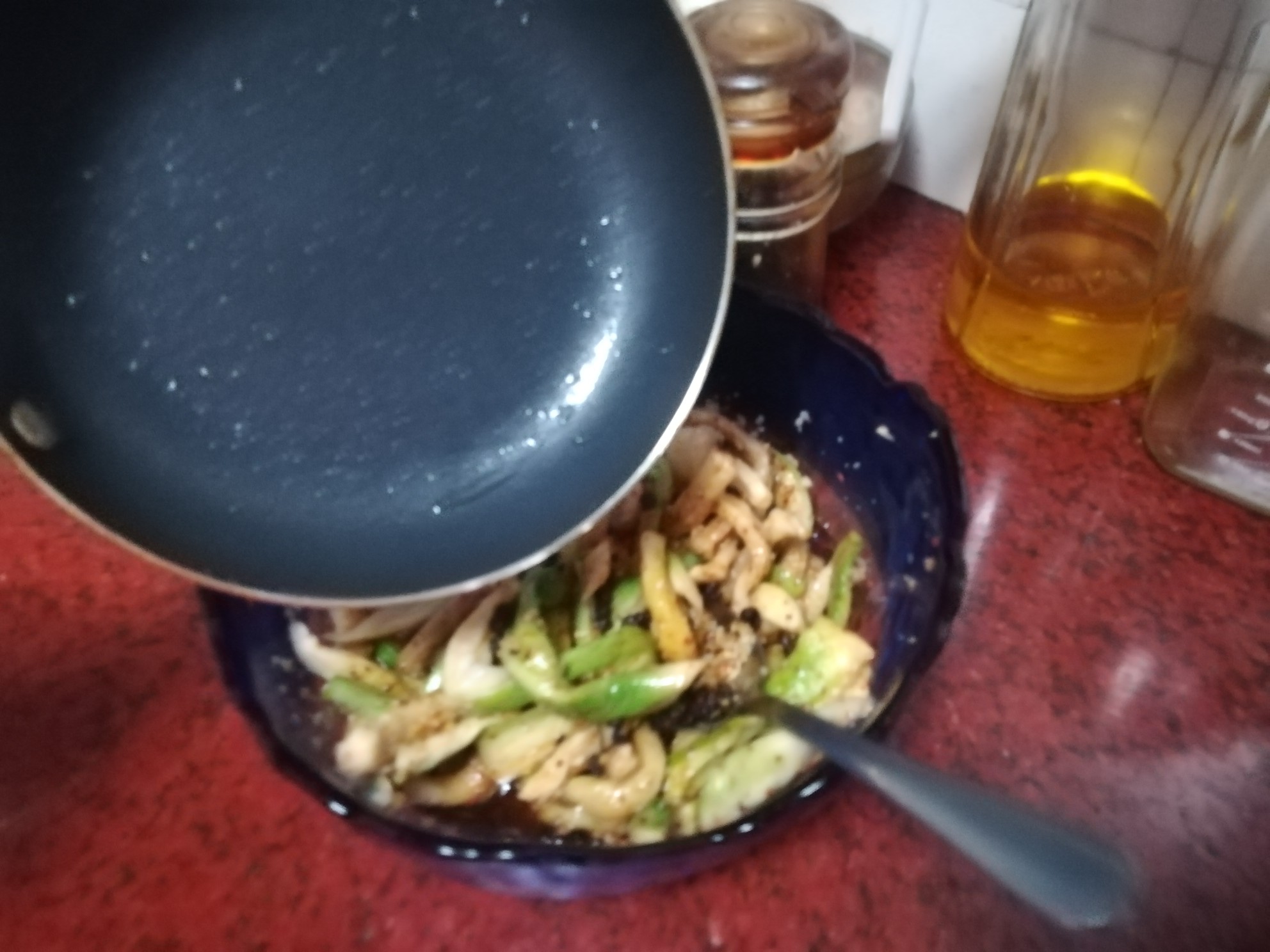 拌青蘿卜干的做法-咸鮮味拌菜譜-易網(wǎng)健康養(yǎng)生網(wǎng) 拌青蘿卜干的做法-咸鮮味拌菜譜