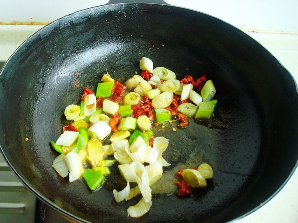 辣椒醬燒魚的做法-家常味燒菜譜-易網健康養生網 辣椒醬燒魚的做法-家常味燒菜譜