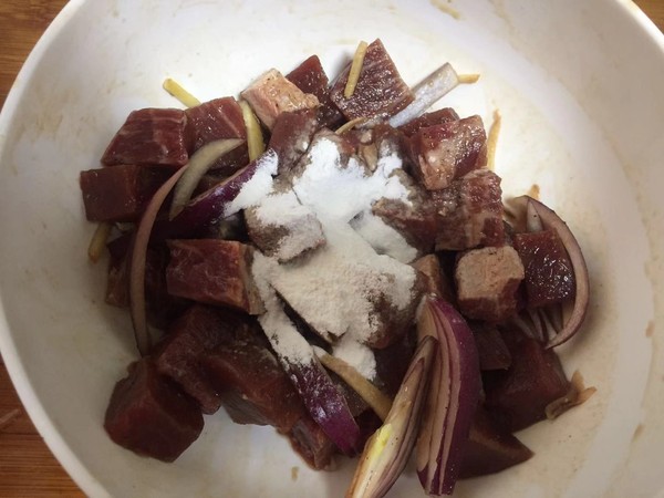 五彩牛肉粒的做法-咸鮮味炒菜譜-易網健康養生網 五彩牛肉粒的做法-咸鮮味炒菜譜