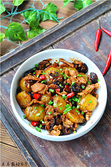 醬香水晶土豆丸子的做法-家常味燒菜譜-易網健康養生網 醬香水晶土豆丸子的做法-家常味燒菜譜