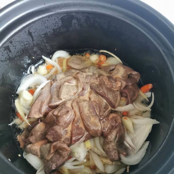 黑樂砂鍋爆炒豬肝的做法-咸鮮味炒菜譜