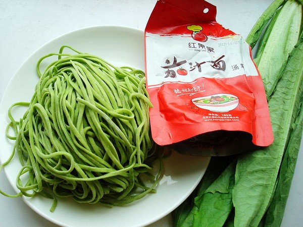 砂鍋面的做法-麻辣味煮菜譜-易網<a href=http://www.jsjjzhkt.cn/ target=_blank class=infotextkey>健康養生</a>網 砂鍋面的做法-麻辣味煮菜譜