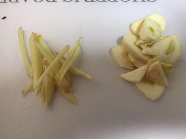 五彩牛肉粒的做法-咸鮮味炒菜譜-易網健康養生網 五彩牛肉粒的做法-咸鮮味炒菜譜