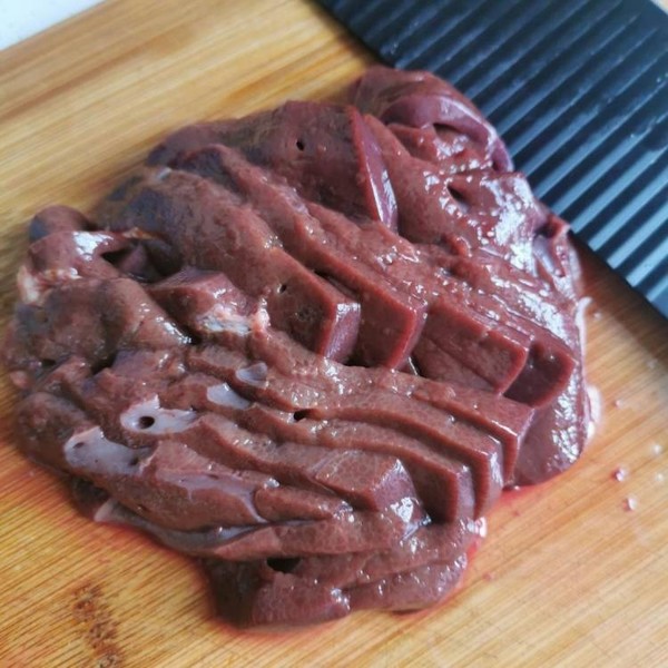 黑樂砂鍋爆炒豬肝的做法-咸鮮味炒菜譜