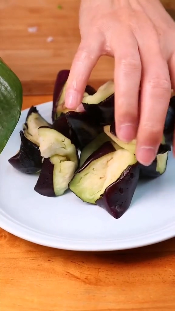 家常茄子的做法-家常味炒菜譜-易網(wǎng)健康養(yǎng)生網(wǎng) 家常茄子的做法-家常味炒菜譜