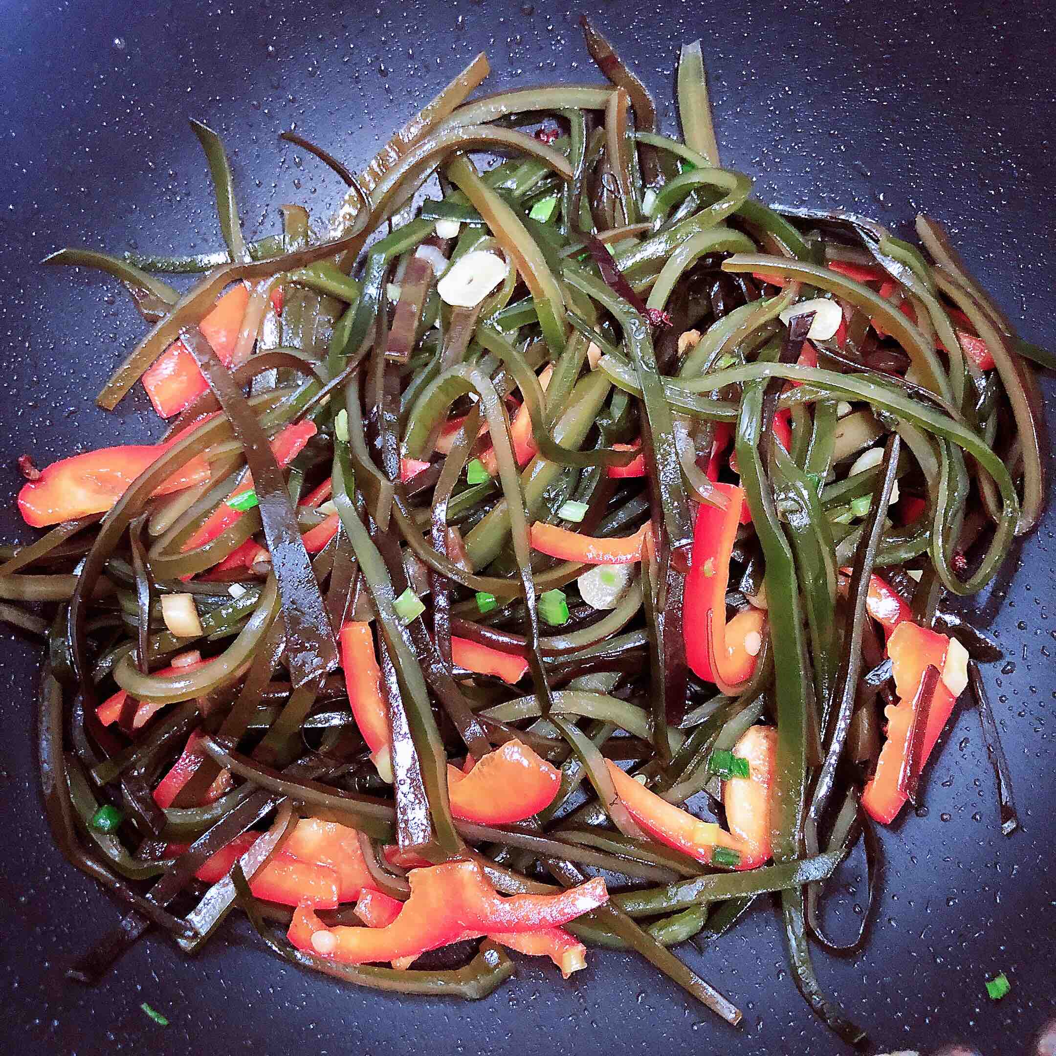 豬油香辣海帶絲的做法-咸鮮味炒菜譜