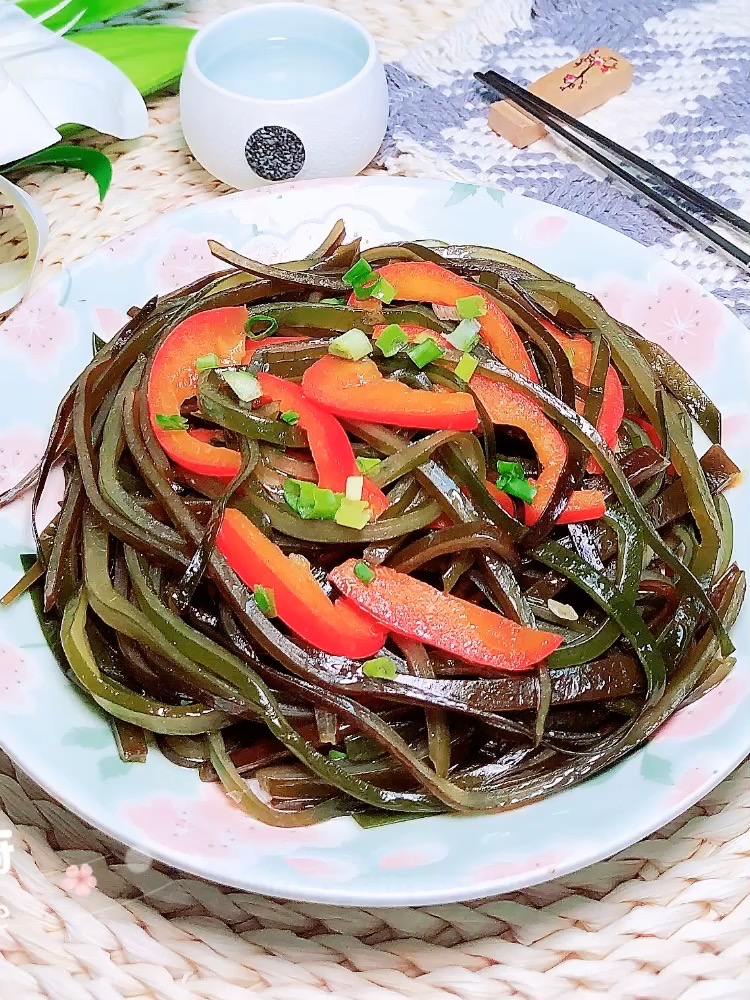 豬油香辣海帶絲的做法-咸鮮味炒菜譜