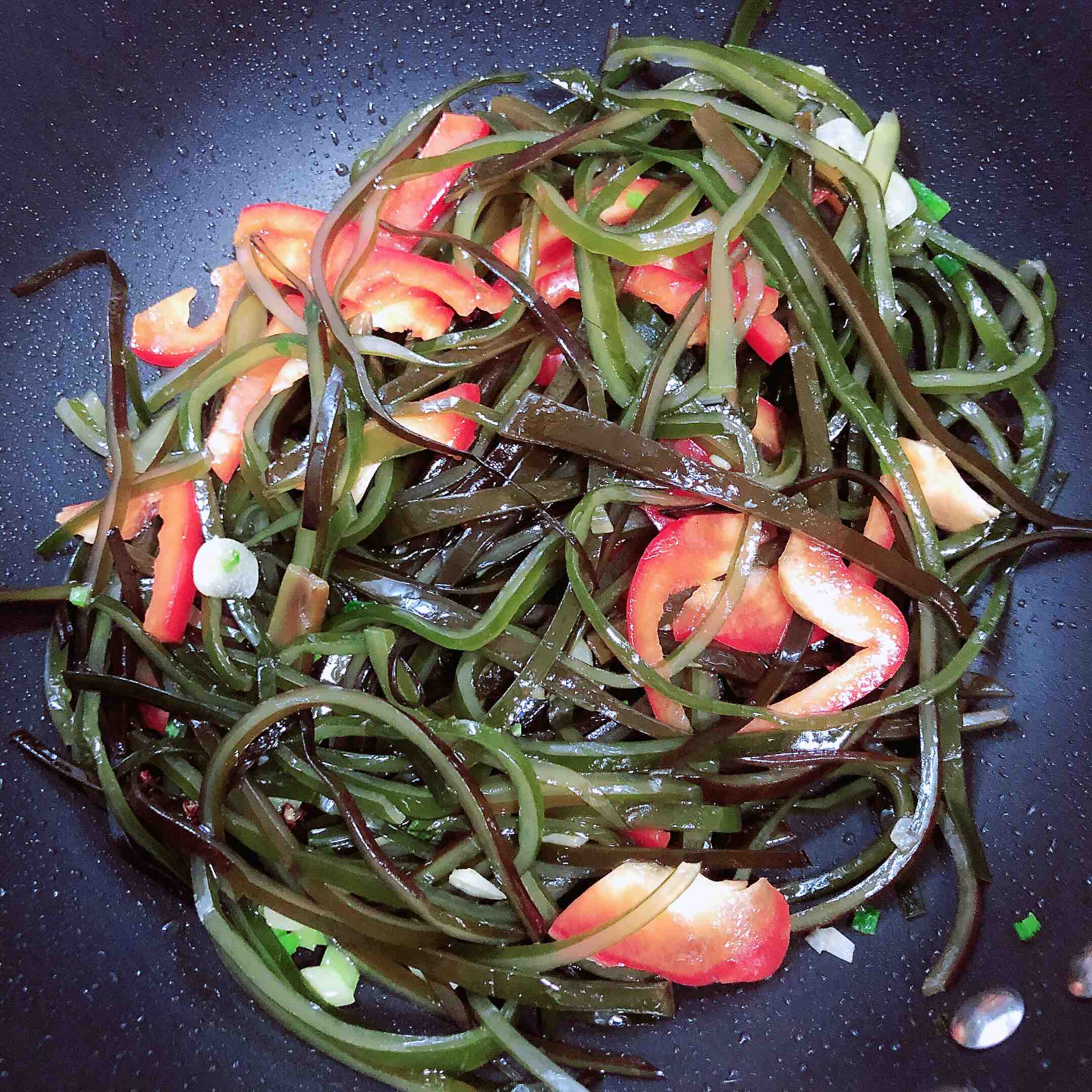 豬油香辣海帶絲的做法-咸鮮味炒菜譜