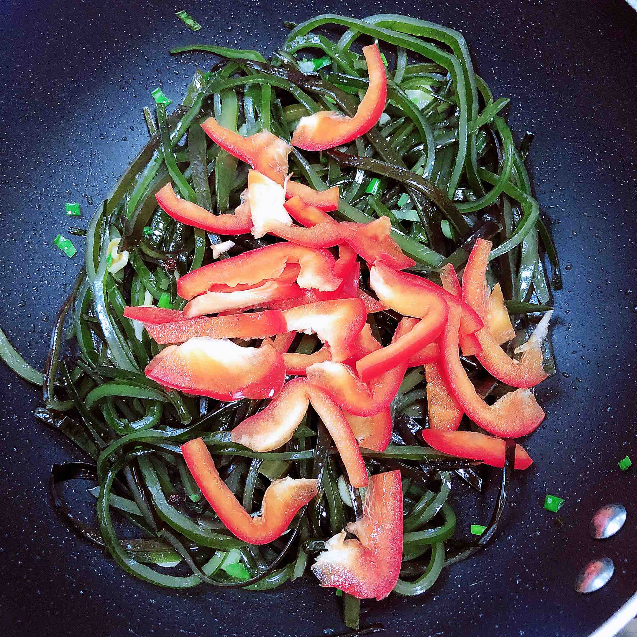 豬油香辣海帶絲的做法-咸鮮味炒菜譜