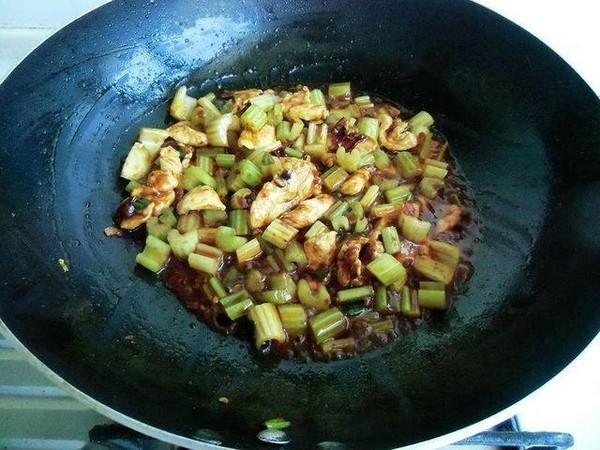 雞肉炒面的做法-家常味炒菜譜-易網(wǎng)健康養(yǎng)生網(wǎng) 雞肉炒面的做法-家常味炒菜譜