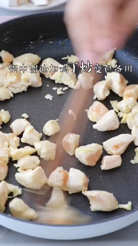 黑椒雞丁杏鮑菇的做法-家常味炒菜譜