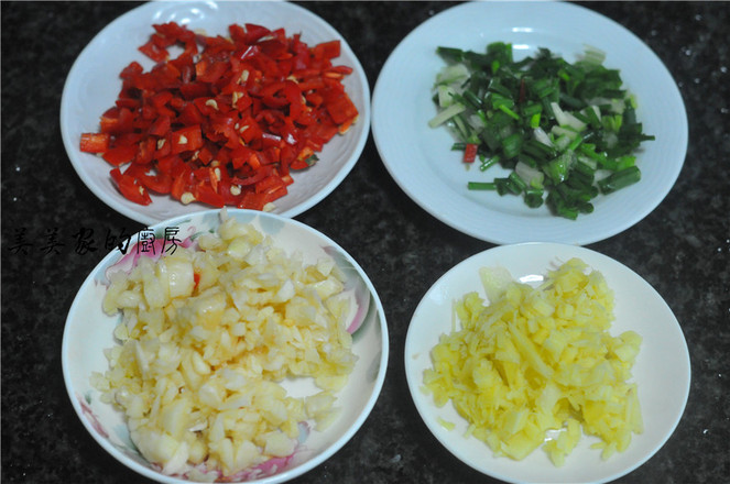 紅薯粉皮的做法-香辣味燒菜譜-易網(wǎng)<a href=http://www.jsjjzhkt.cn/ target=_blank class=infotextkey>健康養(yǎng)生</a>網(wǎng) 紅薯粉皮的做法-香辣味燒菜譜