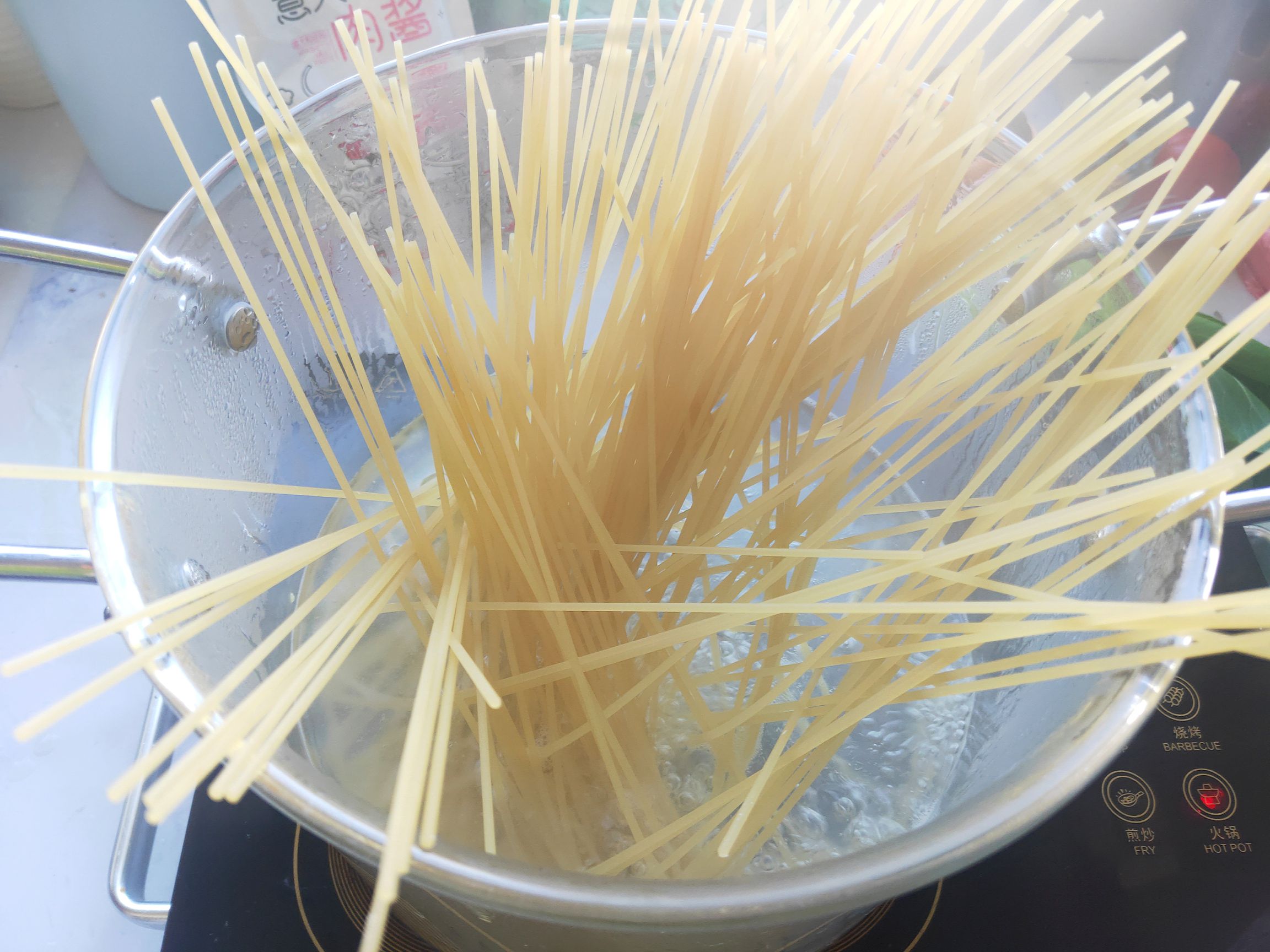 意大利肉醬鮮蝦面的做法-咸鮮味煮菜譜-易網健康養生網 意大利肉醬鮮蝦面的做法-咸鮮味煮菜譜