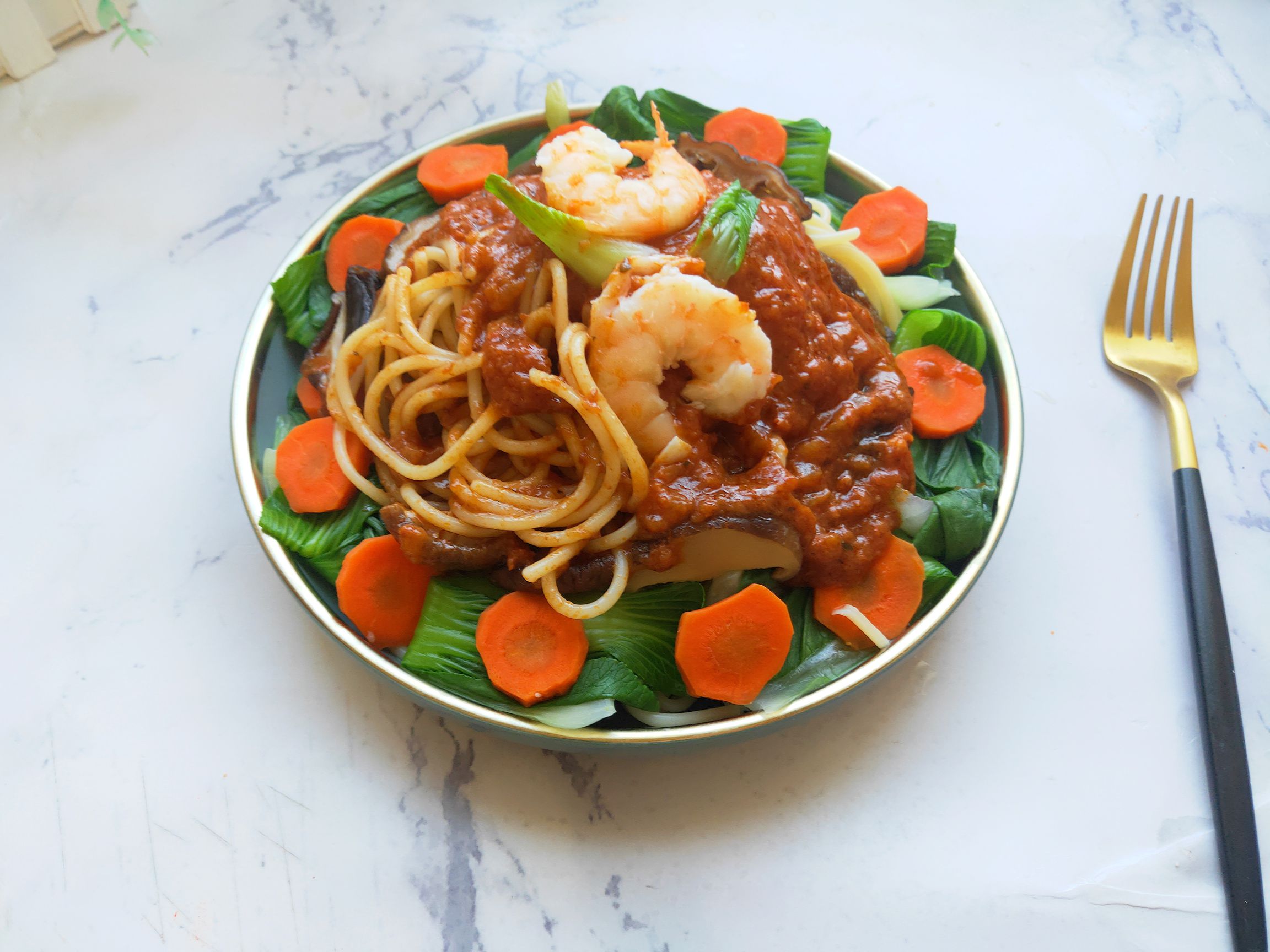 意大利肉醬鮮蝦面的做法-咸鮮味煮菜譜-易網<a href=http://www.jsjjzhkt.cn/ target=_blank class=infotextkey>健康養生</a>網 意大利肉醬鮮蝦面的做法-咸鮮味煮菜譜