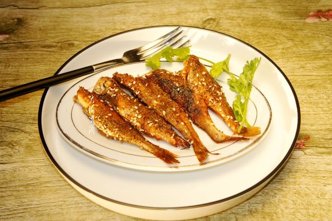 香煎小黃花魚的做法-香辣味煎菜譜-易網健康養生網 香煎小黃花魚的做法-香辣味煎菜譜