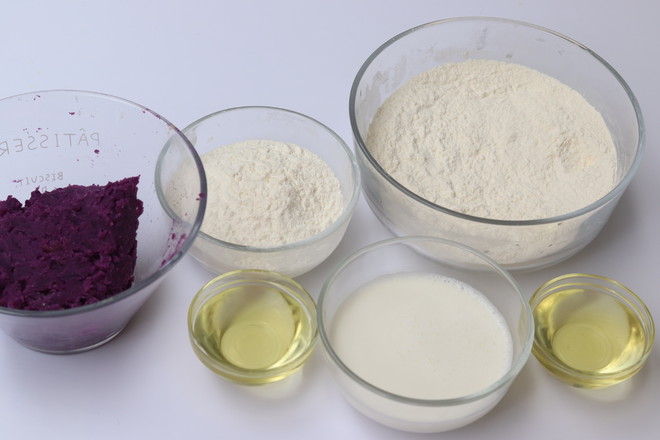 過(guò)年必備零食紫薯酥餅的做法-甜味煎菜譜-易網(wǎng)<a href=http://www.jsjjzhkt.cn/ target=_blank class=infotextkey>健康養(yǎng)生</a>網(wǎng) 過(guò)年必備零食紫薯酥餅的做法-甜味煎菜譜