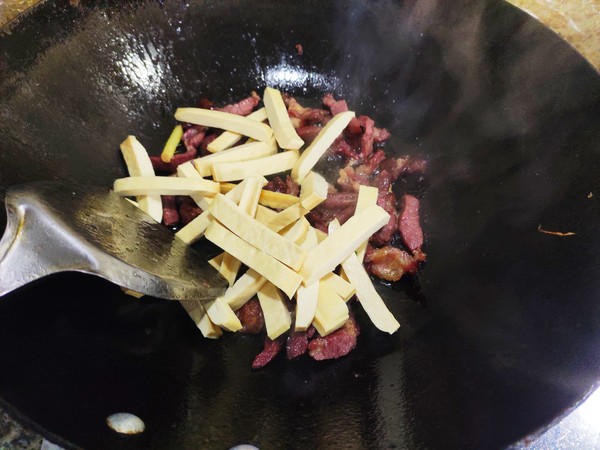 茶干炒馬肉的做法-家常味炒菜譜-易網(wǎng)健康養(yǎng)生網(wǎng) 茶干炒馬肉的做法-家常味炒菜譜