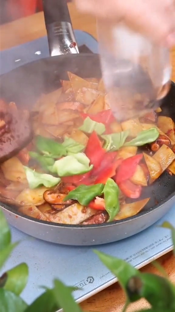 家常香菇土豆的做法-家常味炒菜譜-易網健康養生網 家常香菇土豆的做法-家常味炒菜譜