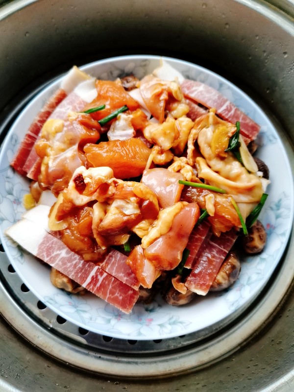 花菇火腿蒸雞的做法-咸鮮味蒸菜譜-易網健康養生網 花菇火腿蒸雞的做法-咸鮮味蒸菜譜
