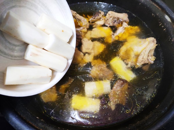 鹿茸菌山藥雞湯的做法-咸鮮味燉菜譜